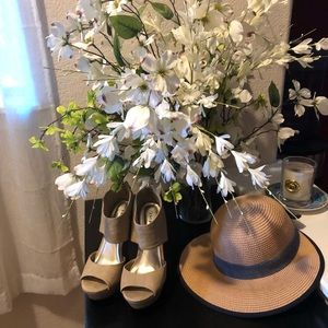 Women’s Platform heel, cream in color